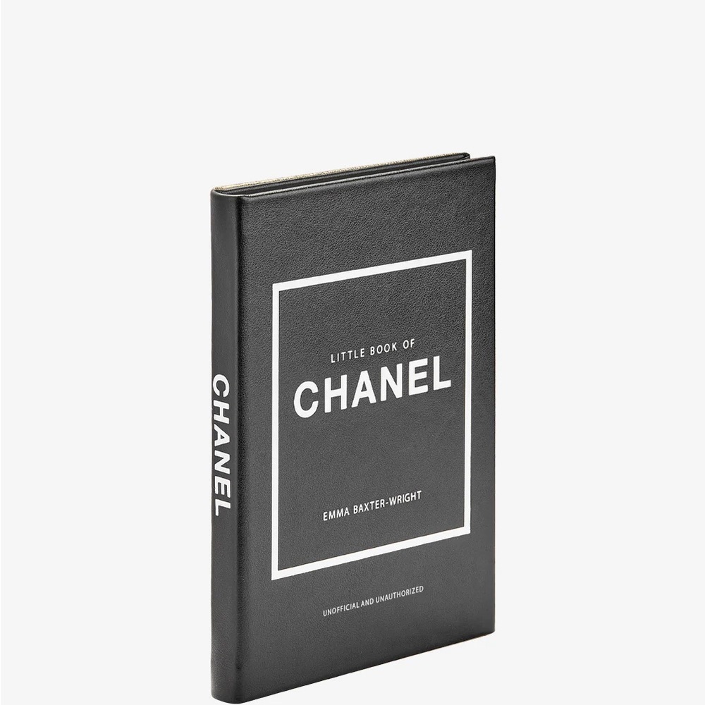 CHANEL Fashion Book in Black and White